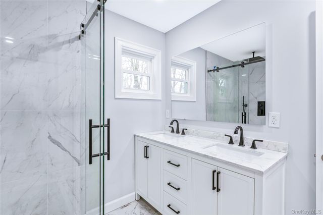 19 Stuyvesant Circle E, East Setauket, NY 11733