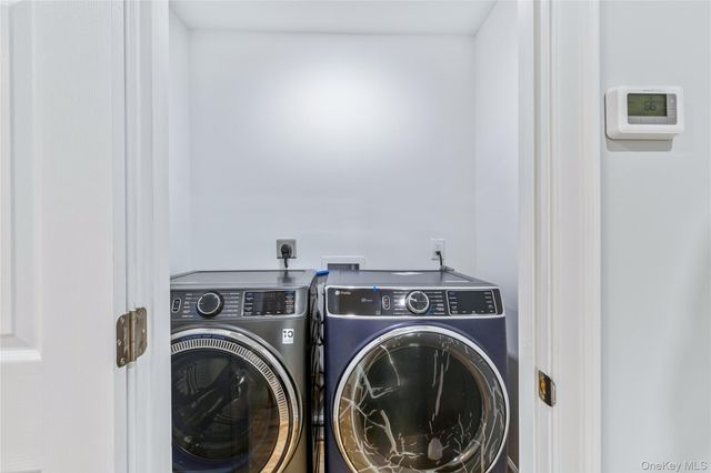 19 Stuyvesant Circle E, East Setauket, NY 11733