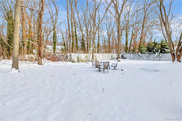 19 Stuyvesant Circle E, East Setauket, NY 11733