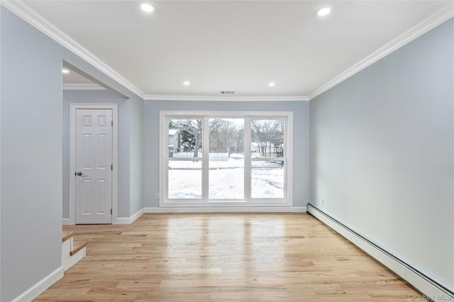 19 Stuyvesant Circle E, East Setauket, NY 11733