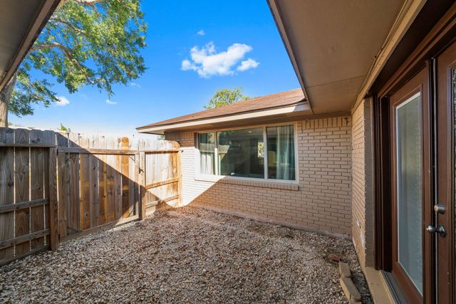 1723 Campbell Road, Houston, TX 77080