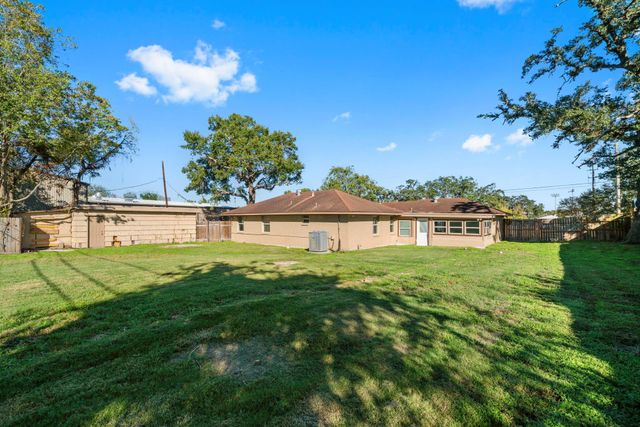 1723 Campbell Road, Houston, TX 77080
