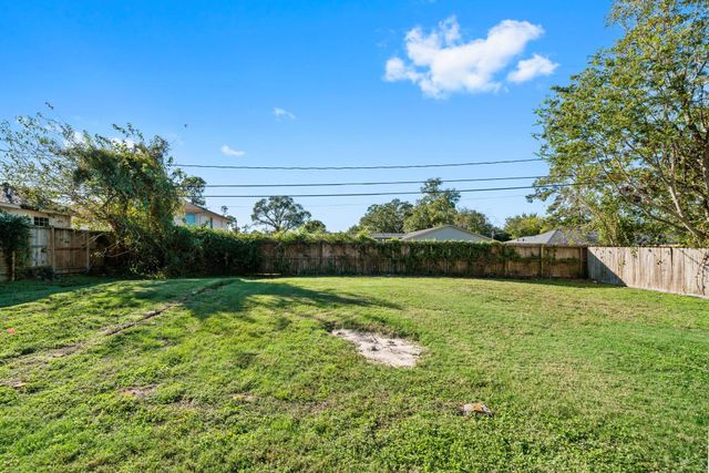 1723 Campbell Road, Houston, TX 77080