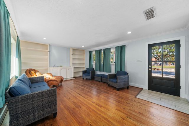 1723 Campbell Road, Houston, TX 77080