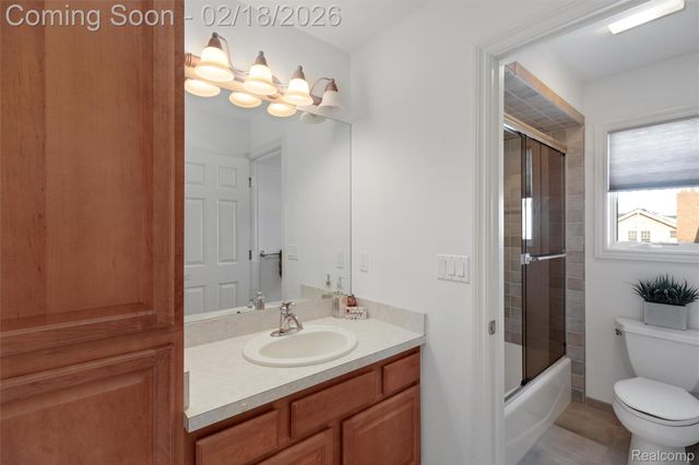 34330 Jefferson Avenue, Harrison Charter Township, MI 48045