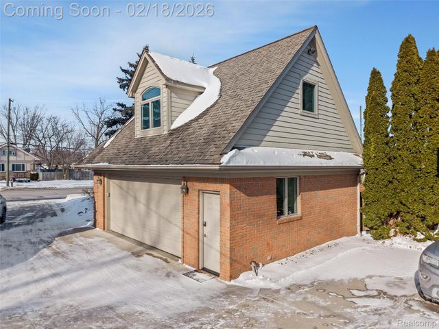 34330 Jefferson Avenue, Harrison Charter Township, MI 48045