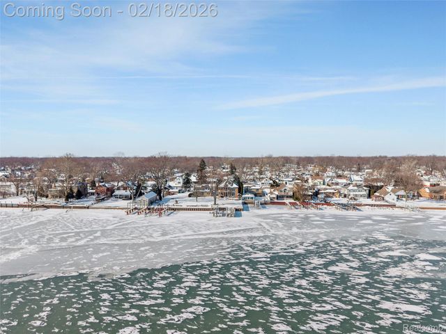 34330 Jefferson Avenue, Harrison Charter Township, MI 48045