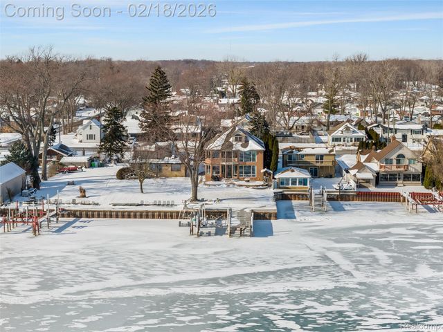 34330 Jefferson Avenue, Harrison Charter Township, MI 48045