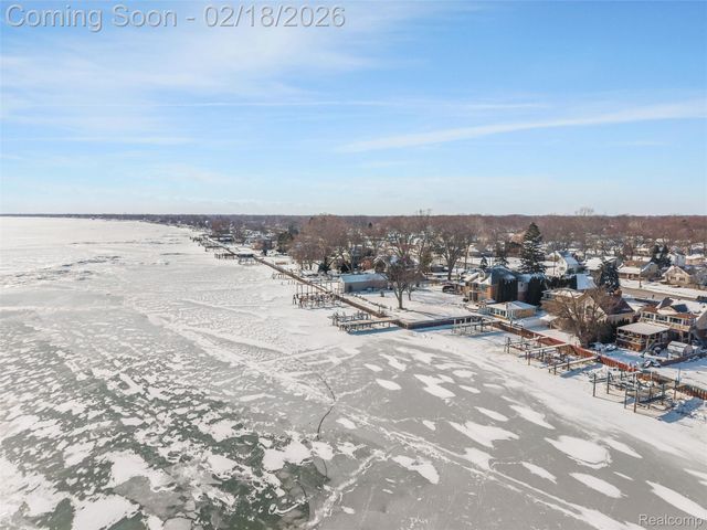 34330 Jefferson Avenue, Harrison Charter Township, MI 48045