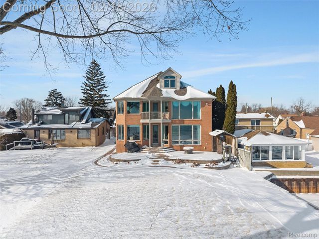 34330 Jefferson Avenue, Harrison Charter Township, MI 48045