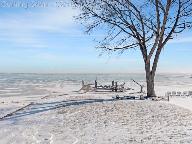 34330 Jefferson Avenue, Harrison Charter Township, MI 48045