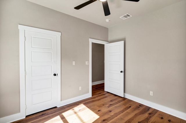 807 Branding Iron Trail, Granbury, TX 76049