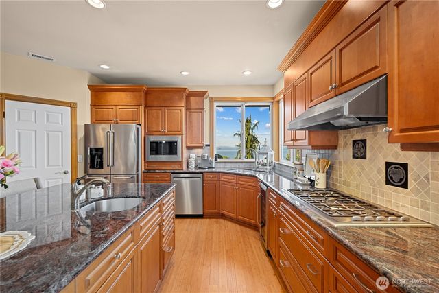 1040 Cassius Court, Camano Island, WA 98282