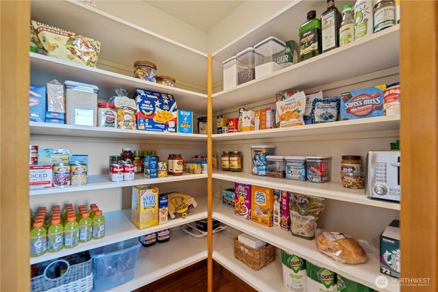 1040 Cassius Court, Camano Island, WA 98282