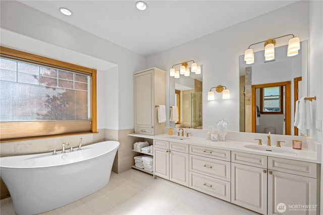 1040 Cassius Court, Camano Island, WA 98282