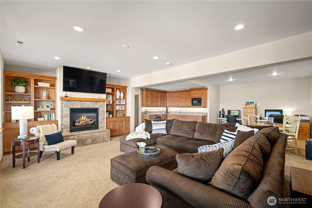 1040 Cassius Court, Camano Island, WA 98282
