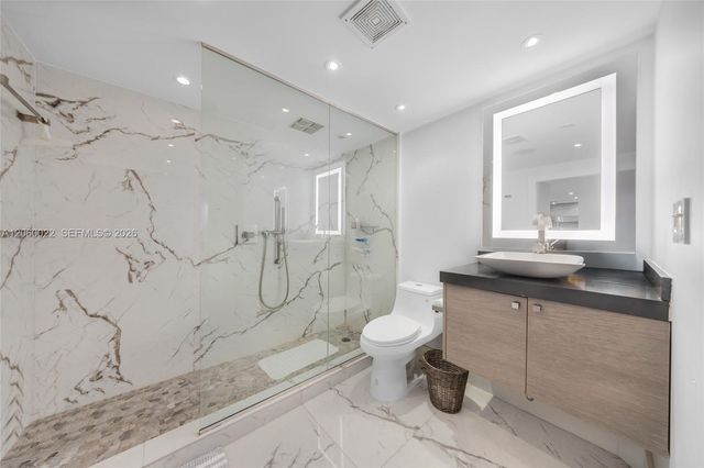 465 Ocean Dr 303, Miami Beach, FL 33139