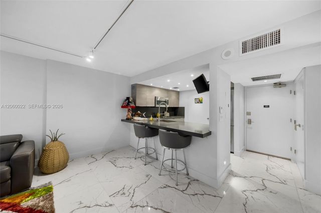 465 Ocean Dr 303, Miami Beach, FL 33139