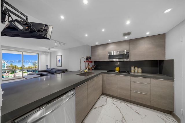 465 Ocean Dr 303, Miami Beach, FL 33139