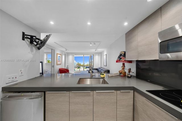 465 Ocean Dr 303, Miami Beach, FL 33139