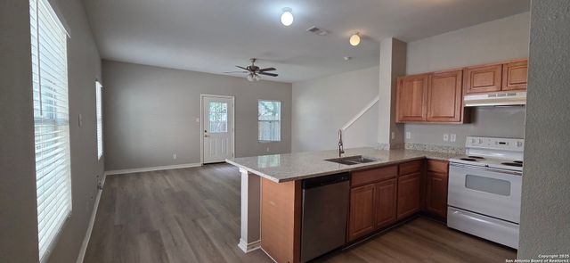 7810 Kingsbury Wood Unit 2, San Antonio, TX 78240