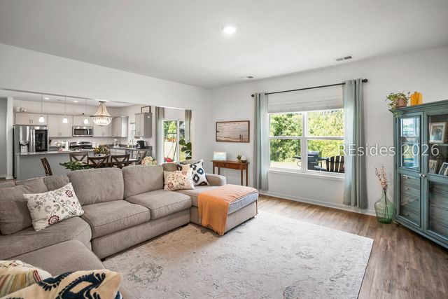 25 Chinquapin St, Beaufort, SC 29906
