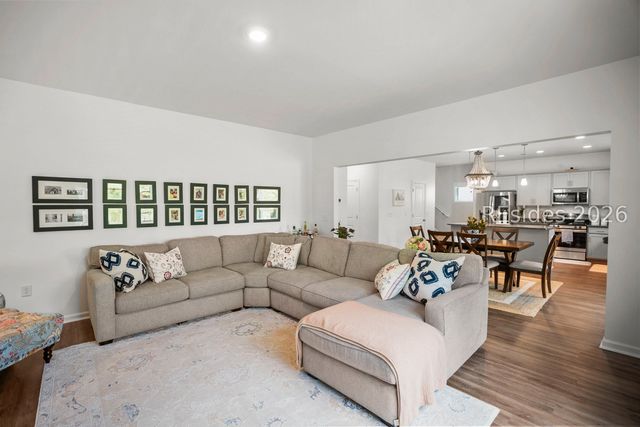 25 Chinquapin St, Beaufort, SC 29906