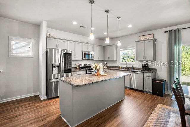 25 Chinquapin St, Beaufort, SC 29906