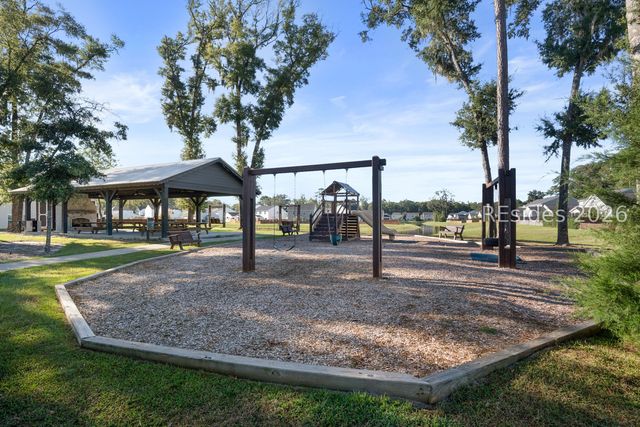 25 Chinquapin St, Beaufort, SC 29906