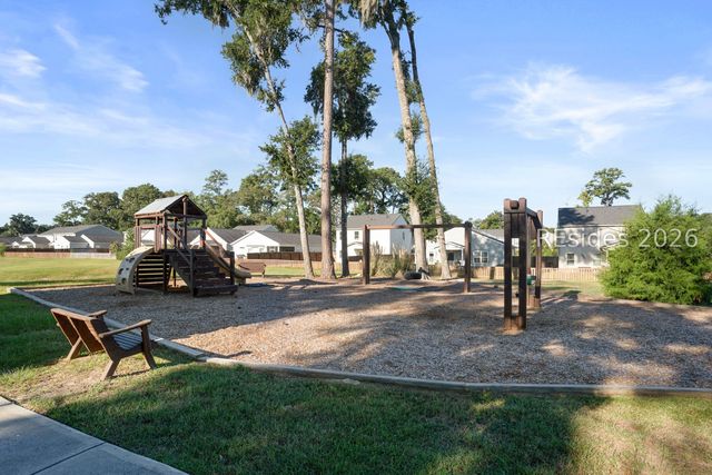 25 Chinquapin St, Beaufort, SC 29906