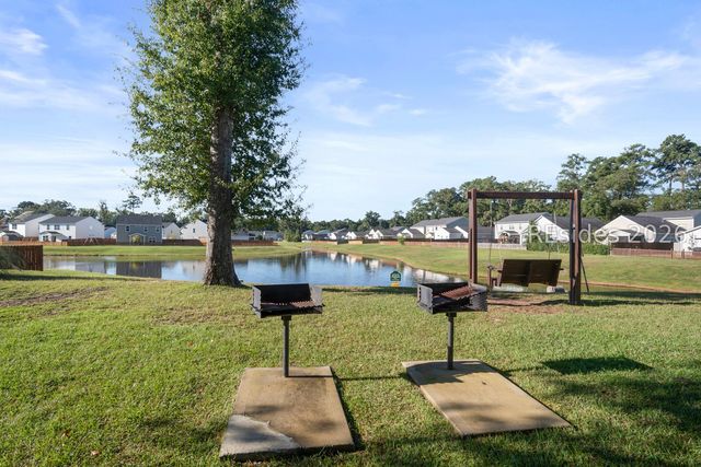 25 Chinquapin St, Beaufort, SC 29906