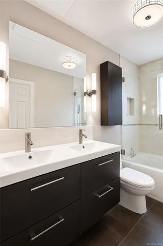 21-31 25th Road, Astoria, NY 11102