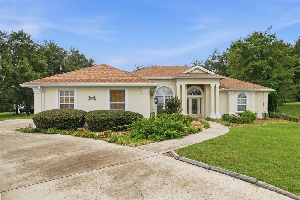 Image 1 of property listing at 926 E TRIPLE CROWN LOOP, Hernando, FL 34442
