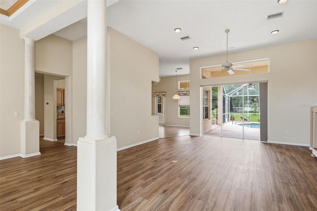 Image 13 of property listing at 926 E TRIPLE CROWN LOOP, Hernando, FL 34442