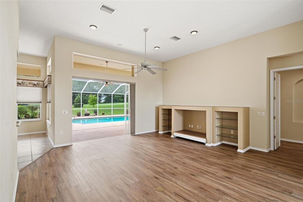 Image 16 of property listing at 926 E TRIPLE CROWN LOOP, Hernando, FL 34442