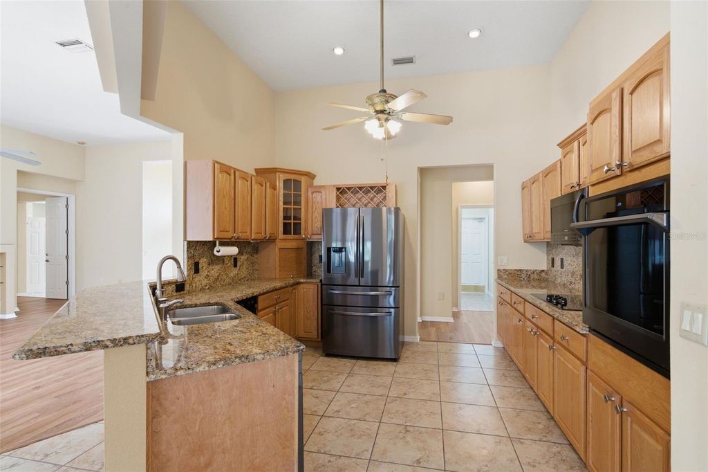 Image 20 of property listing at 926 E TRIPLE CROWN LOOP, Hernando, FL 34442