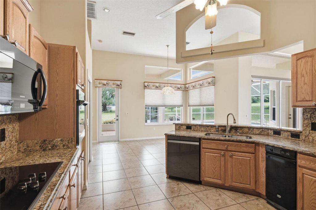 Image 23 of property listing at 926 E TRIPLE CROWN LOOP, Hernando, FL 34442