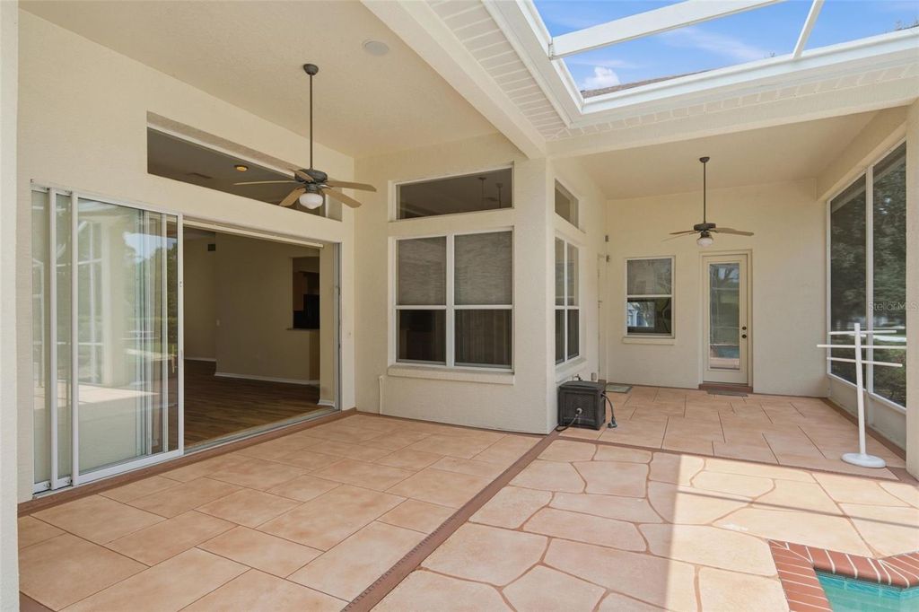 Image 36 of property listing at 926 E TRIPLE CROWN LOOP, Hernando, FL 34442