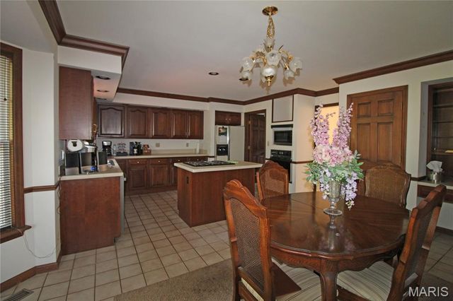 100 Worthington Oaks Drive, Creve Coeur, MO 63141