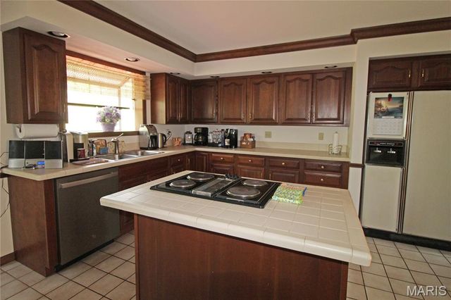 100 Worthington Oaks Drive, Creve Coeur, MO 63141