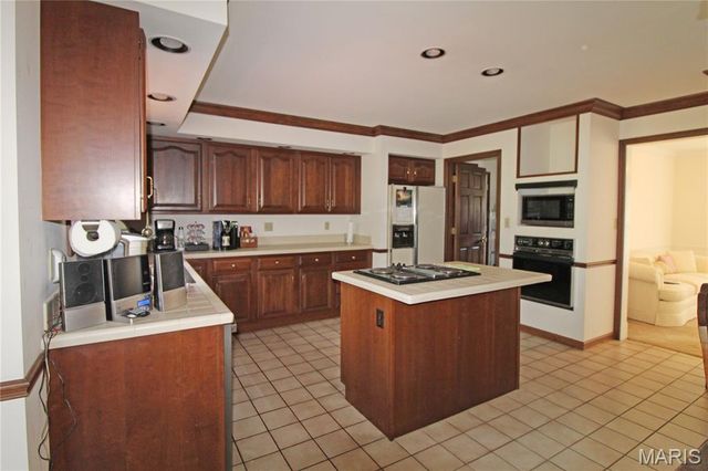 100 Worthington Oaks Drive, Creve Coeur, MO 63141