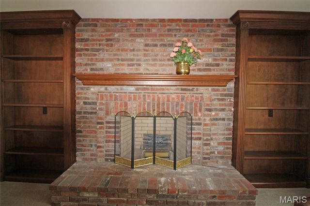 100 Worthington Oaks Drive, Creve Coeur, MO 63141
