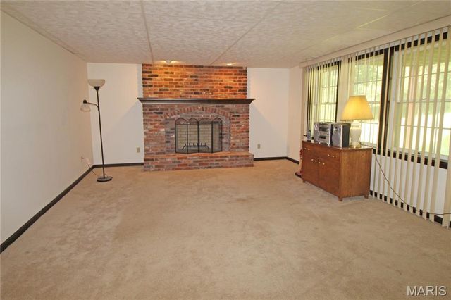 100 Worthington Oaks Drive, Creve Coeur, MO 63141