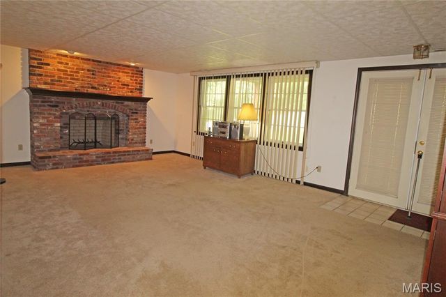 100 Worthington Oaks Drive, Creve Coeur, MO 63141