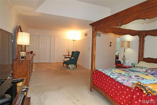 100 Worthington Oaks Drive, Creve Coeur, MO 63141