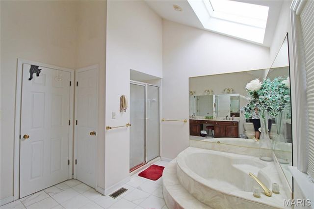 100 Worthington Oaks Drive, Creve Coeur, MO 63141