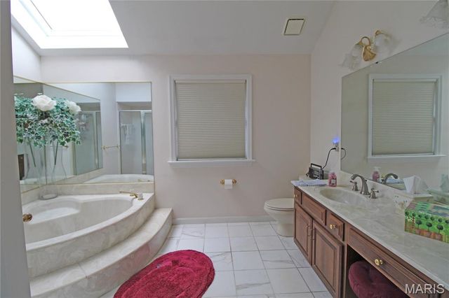 100 Worthington Oaks Drive, Creve Coeur, MO 63141