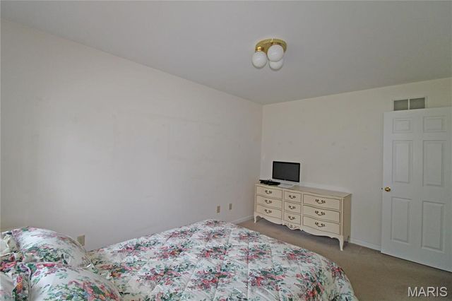 100 Worthington Oaks Drive, Creve Coeur, MO 63141