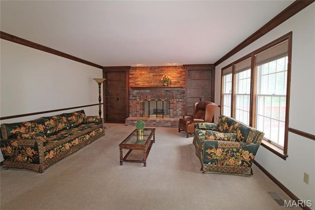 100 Worthington Oaks Drive, Creve Coeur, MO 63141