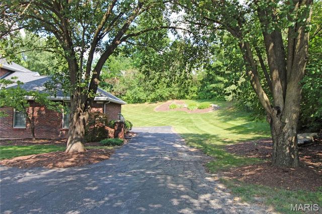 100 Worthington Oaks Drive, Creve Coeur, MO 63141